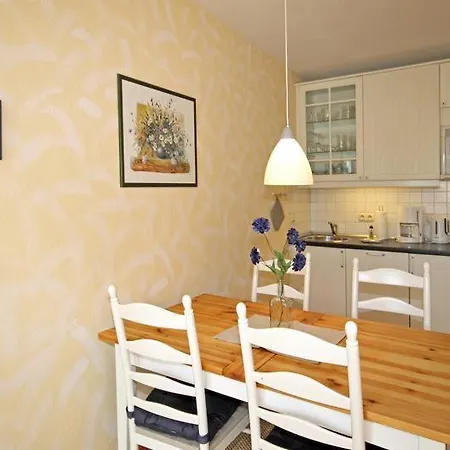 Apartment Appartementhaus Strandstrasse 32 Kuehlungsborn